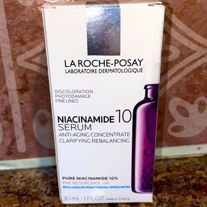 Anti-aging serum clarifies skin discoloration. Brand new!!